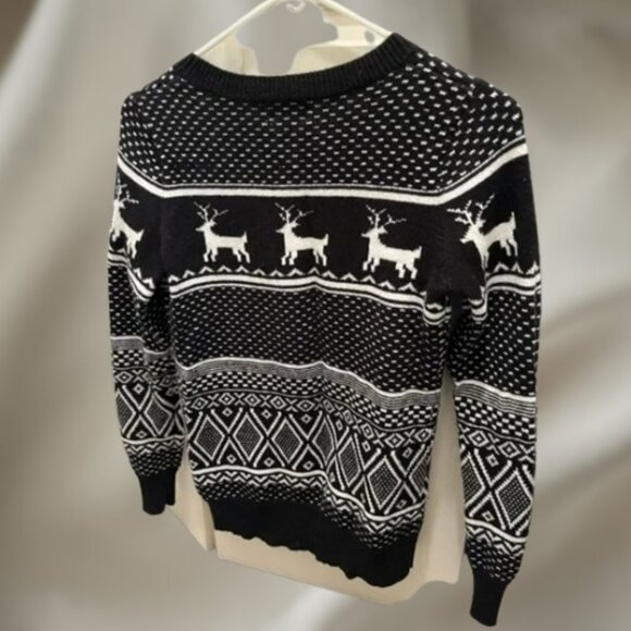 Old Navy Sweaters - Black and White Old Navy Sweater Size Small - EUC